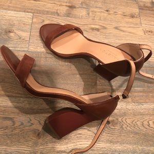 Halston Heritage sands 8